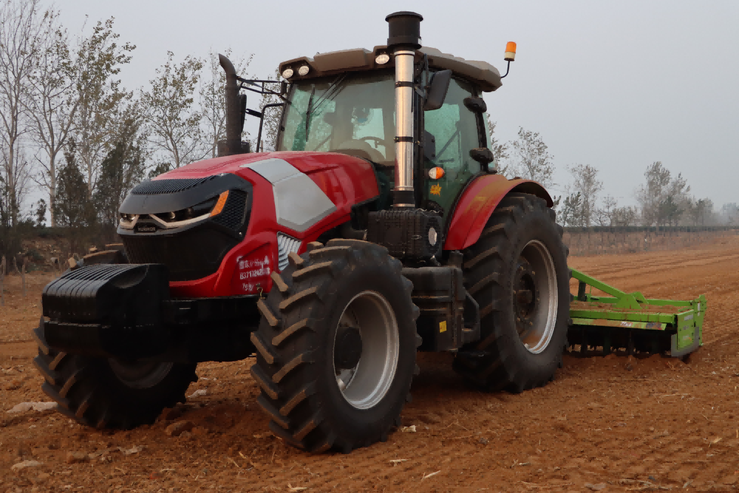 Kuinka valita sopivat maataloustyökalut traktoriin